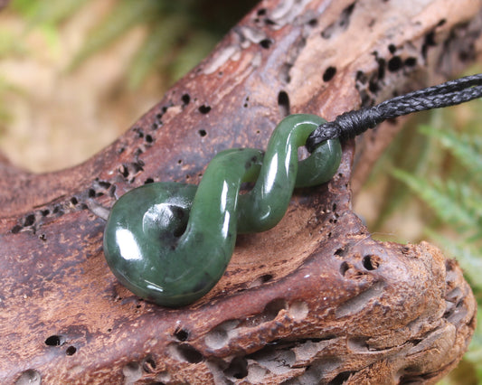 Twist or Pikorua carved from Hapopo Pounamu - NZ Greenstone