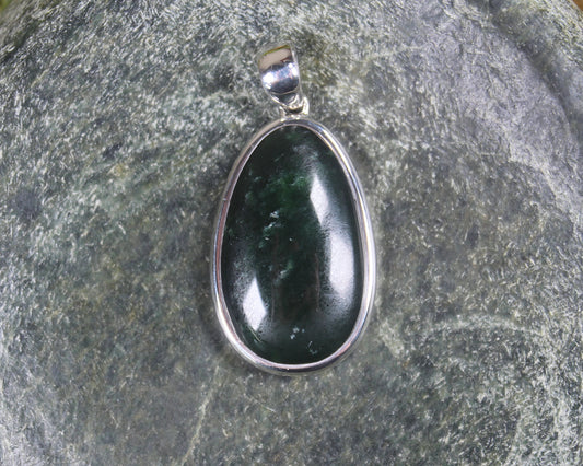Kawakawa Pounamu pendant set in Sterling Silver - NZ Greenstone