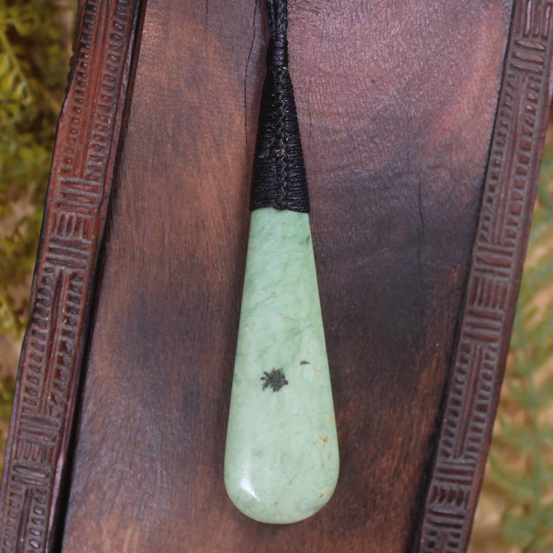 Kawakawa Pounamu Roimata Pendant - NZ Greenstone
