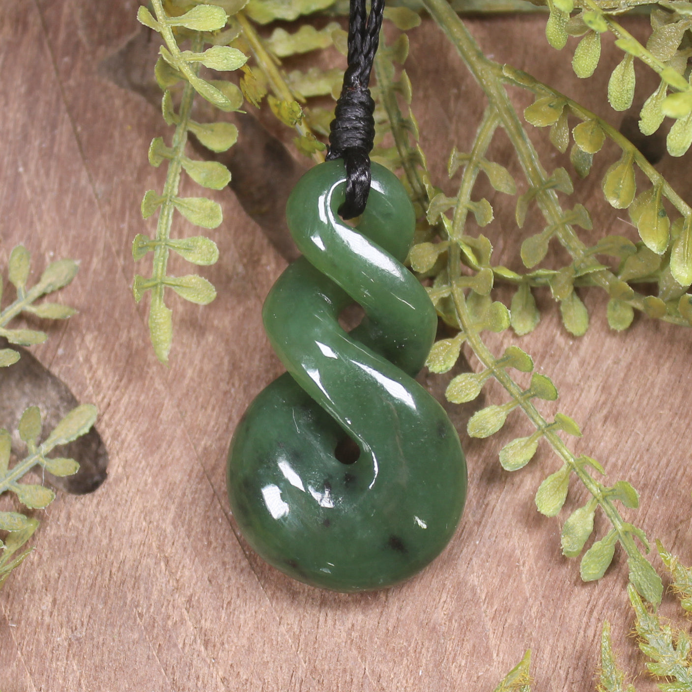 Twist or Pikorua carved from Hapopo Pounamu - NZ Greenstone