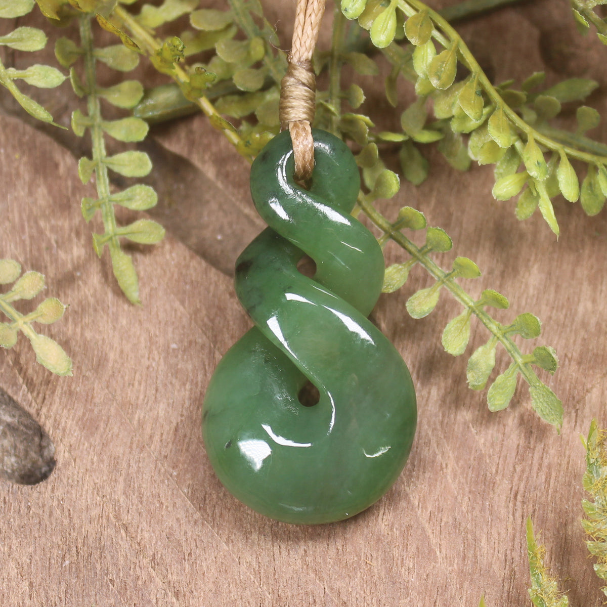 Twist or Pikorua carved from Hapopo Pounamu - NZ Greenstone