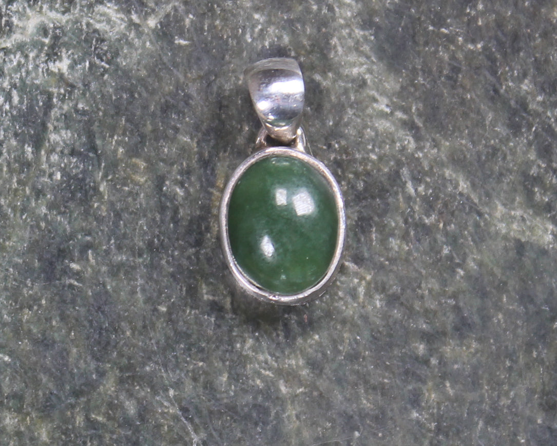 Kawakawa Pounamu pendant set in Sterling Silver - NZ Greenstone