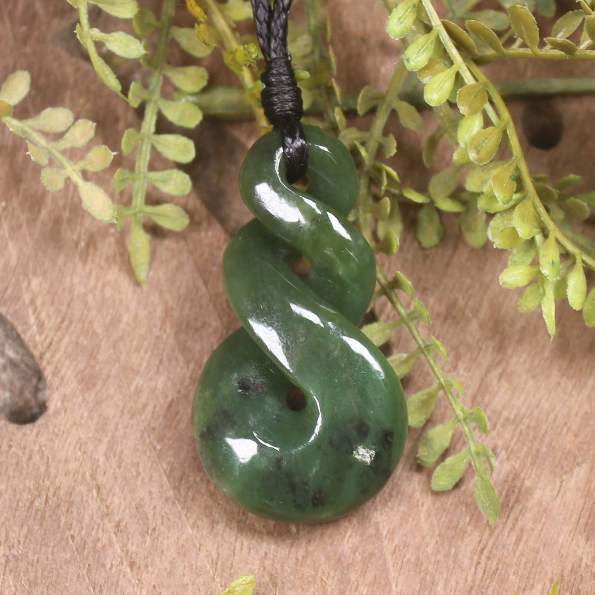 Twist or Pikorua carved from Hapopo Pounamu - NZ Greenstone