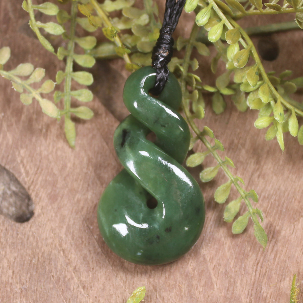 Twist or Pikorua carved from Hapopo Pounamu - NZ Greenstone