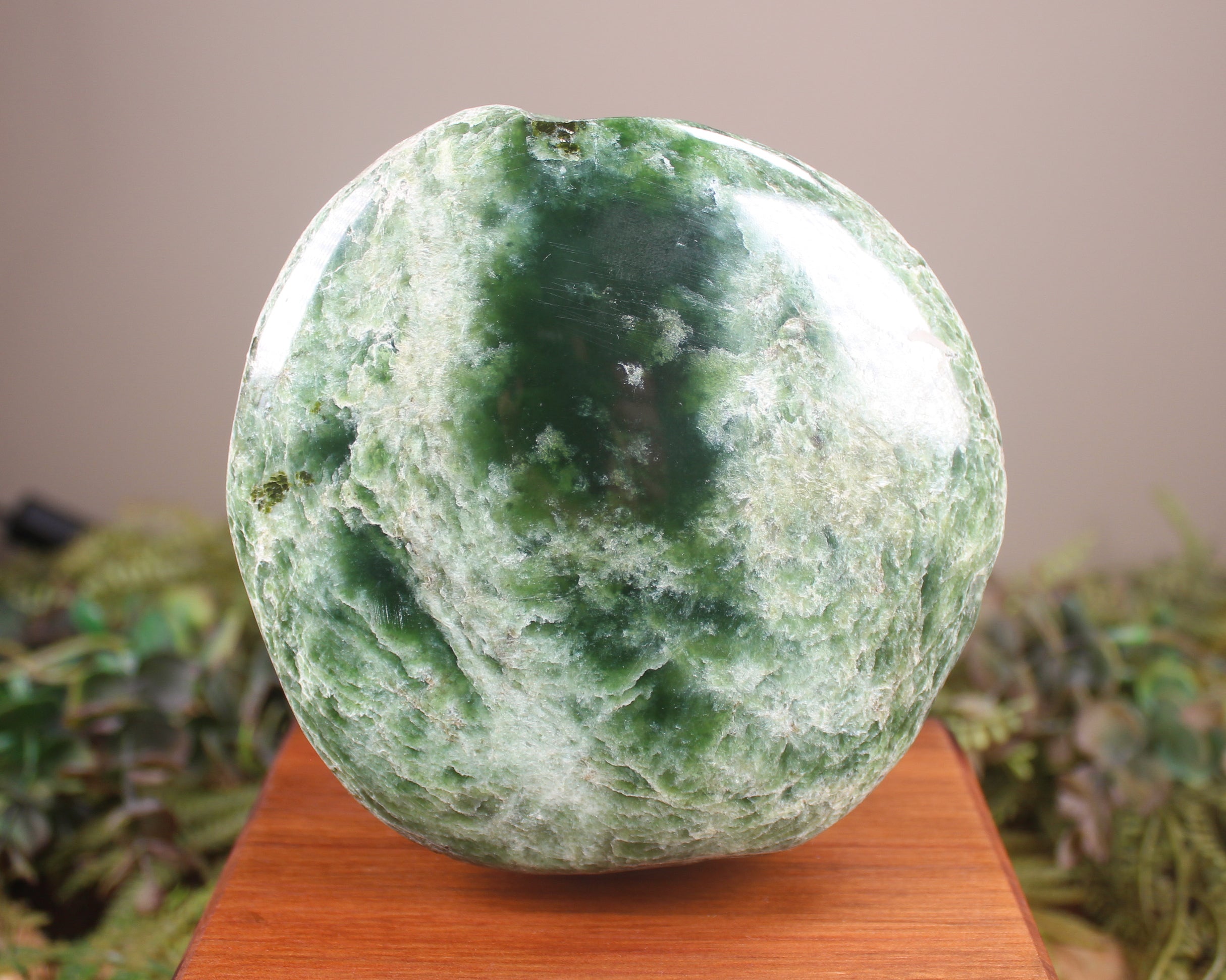 Freeform Pounamu Sculpture - Kawakawa Pounamu - NZ Greenstone