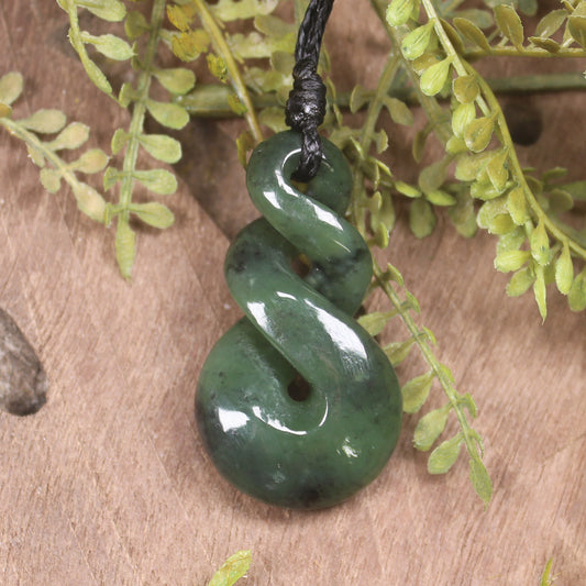Twist or Pikorua carved from Hapopo Pounamu - NZ Greenstone