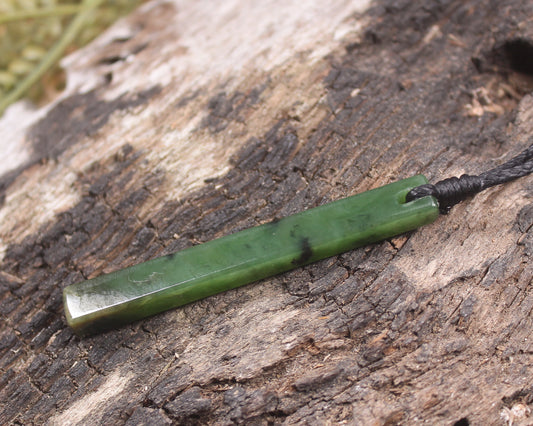 Roimata Teardrop carved from Hapopo Pounamu - NZ Greenstone
