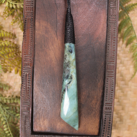 Inanga Pounamu Toki