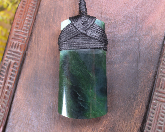 Kawakawa Pounamu Toki 