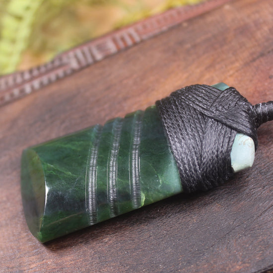Kawakawa Pounamu Toki 