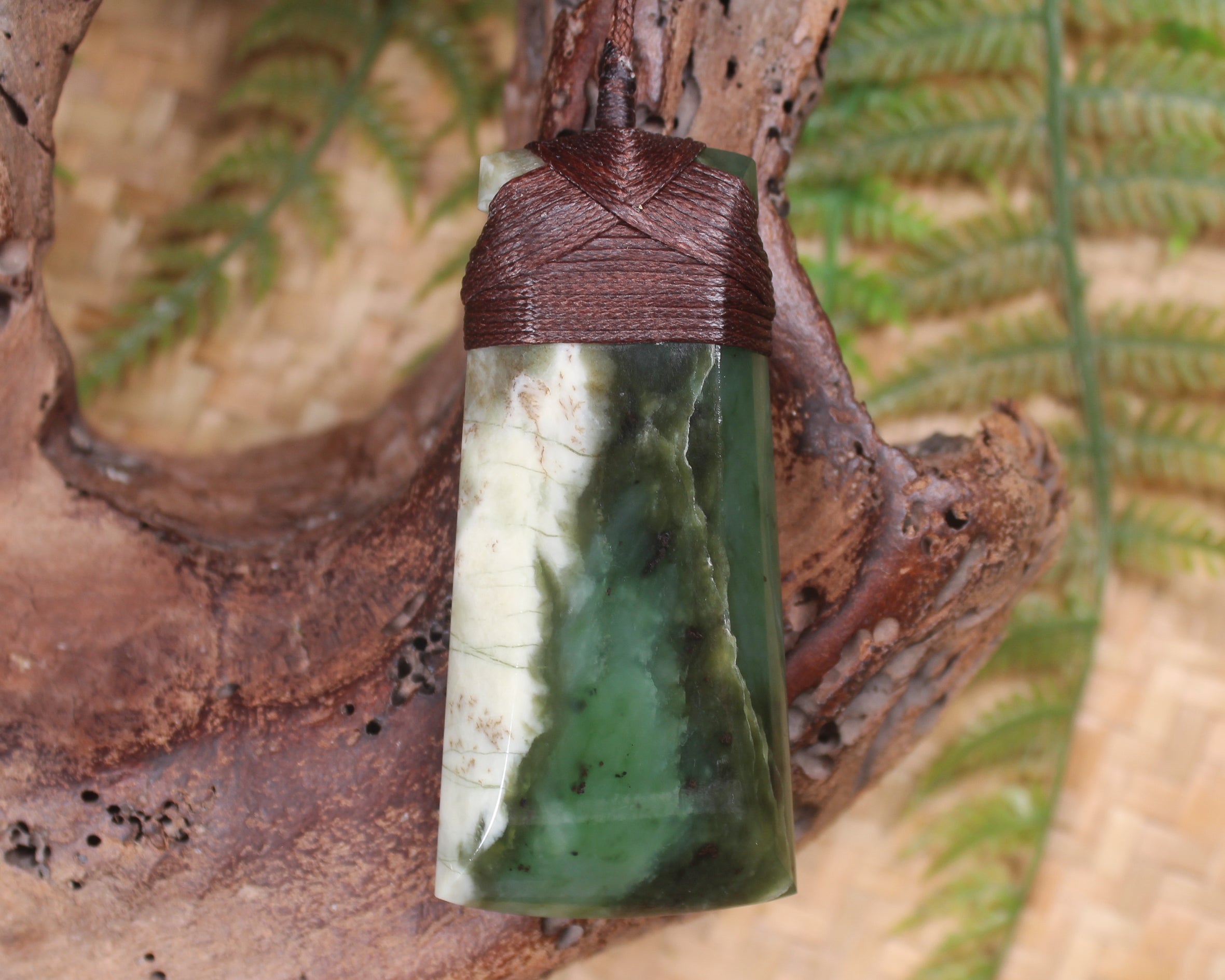 Hapopo Pounamu Toki - NZ Greenstone