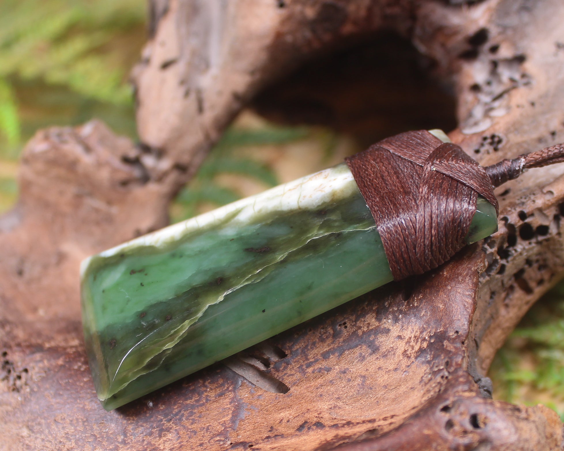 Hapopo Pounamu Toki - NZ Greenstone