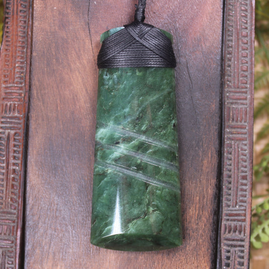 Kawakawa Pounamu Toki 
