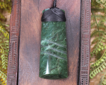 Kawakawa Pounamu Toki 