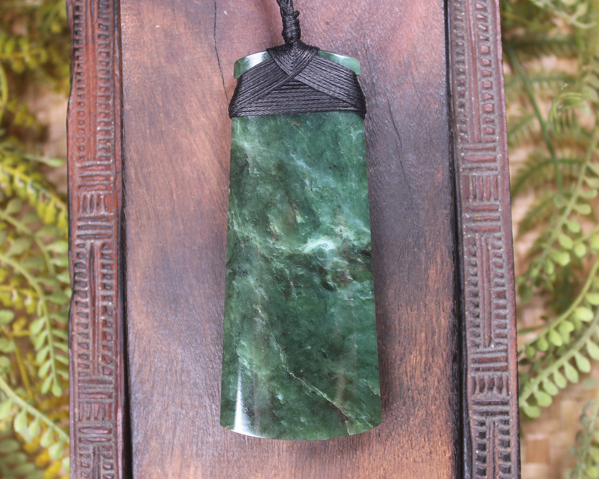 Kawakawa Pounamu Toki 