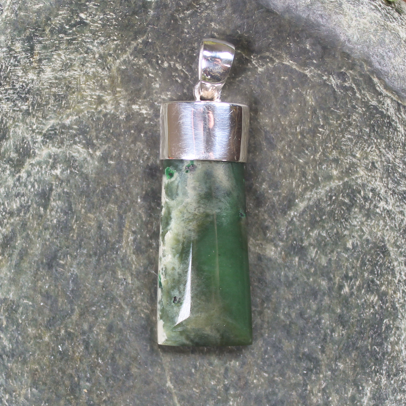 Hapopo Pounamu pendant set in Sterling Silver - NZ Greenstone