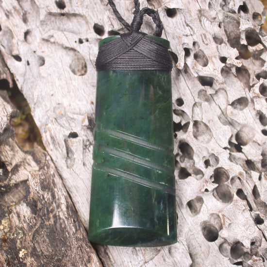 Kawakawa Pounamu Toki 
