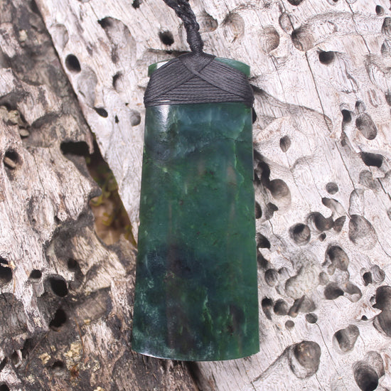 Kawakawa Pounamu Toki 