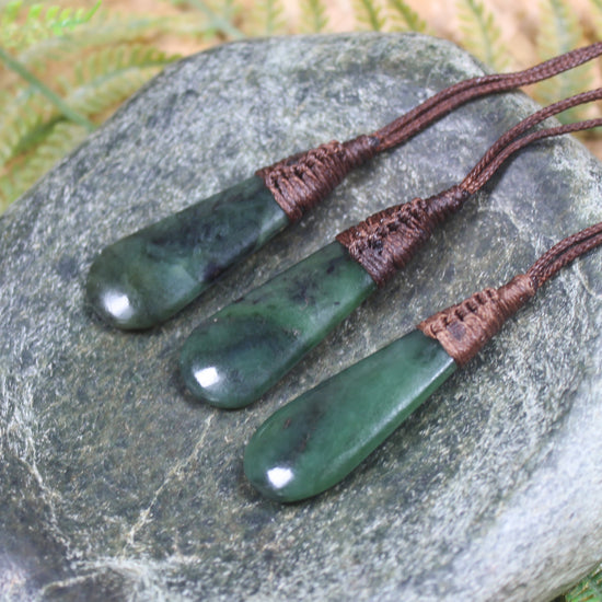 Roimata Teardrop carved from Hapopo Pounamu - NZ Greenstone