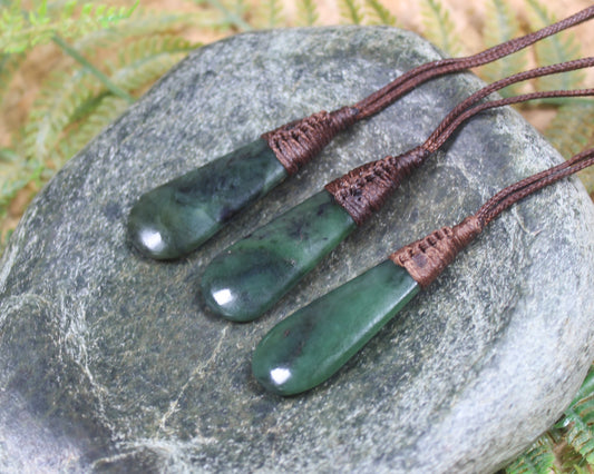 Roimata Teardrop carved from Hapopo Pounamu - NZ Greenstone