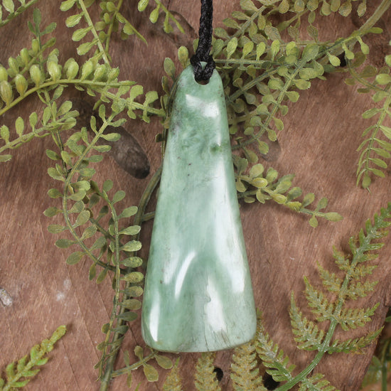 NZ Greenstone Freeform Pendant Inanga Pounamu