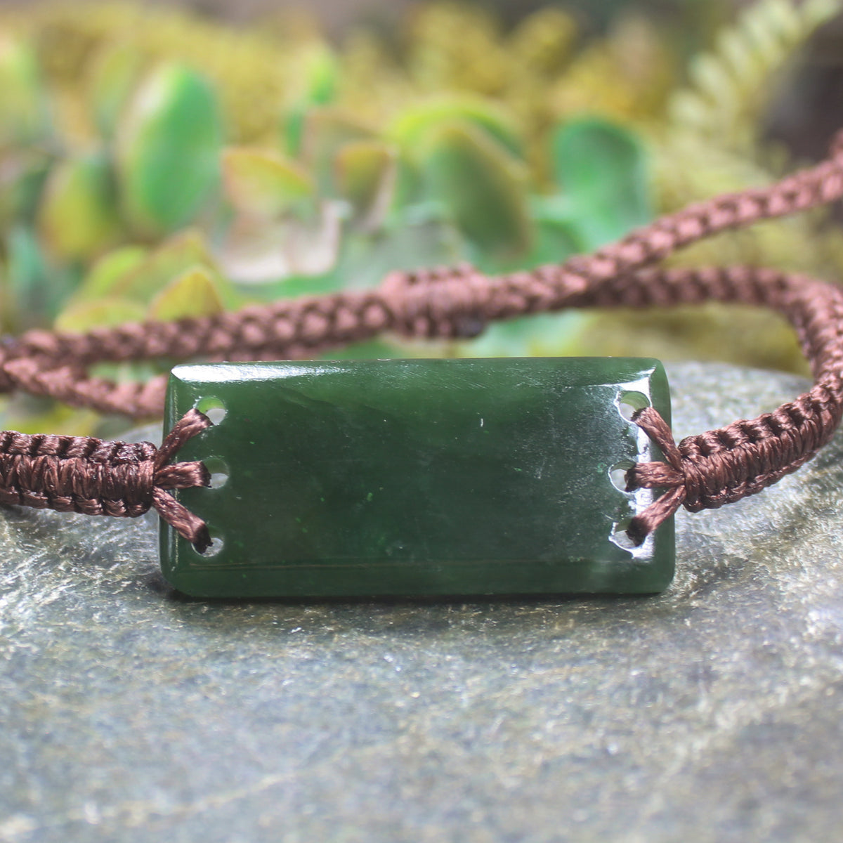 Adjustable cord bracelet with Kawakawa Pounamu