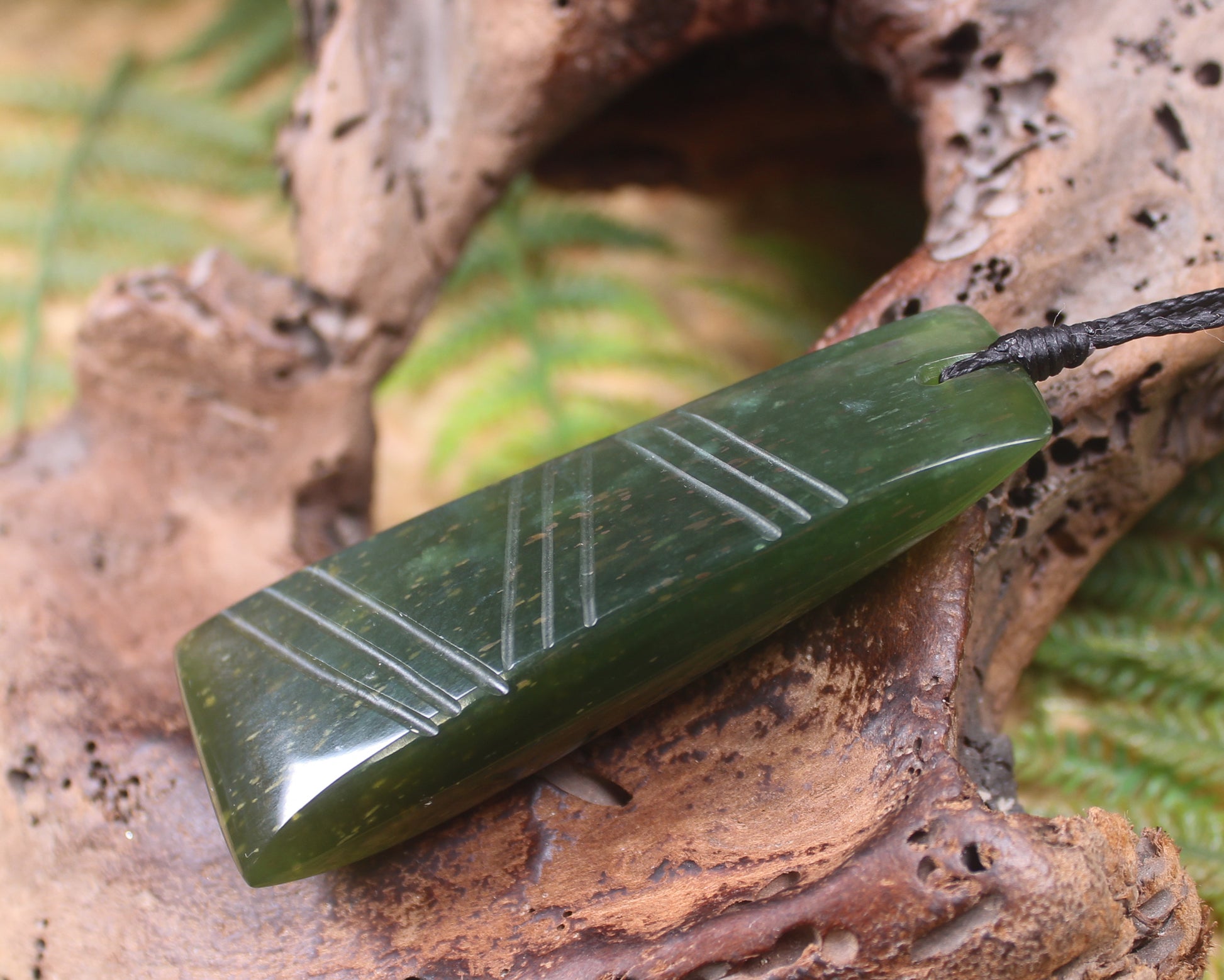 Toki or Adze Pendant carved from Tangiwai Pounamu - NZ Greenstone