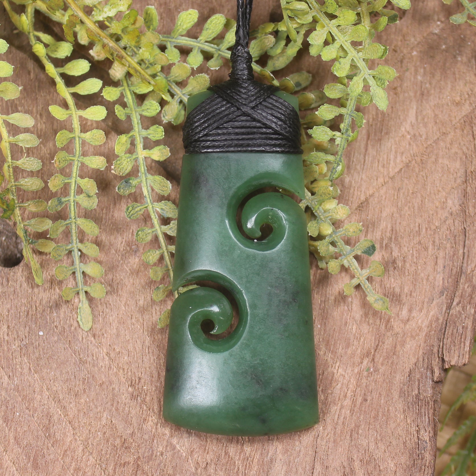Kawakawa Pounamu Toki with Koru
