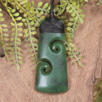 Kawakawa Pounamu Toki with Koru