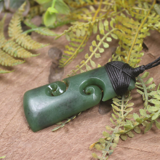 Kawakawa Pounamu Toki with Koru