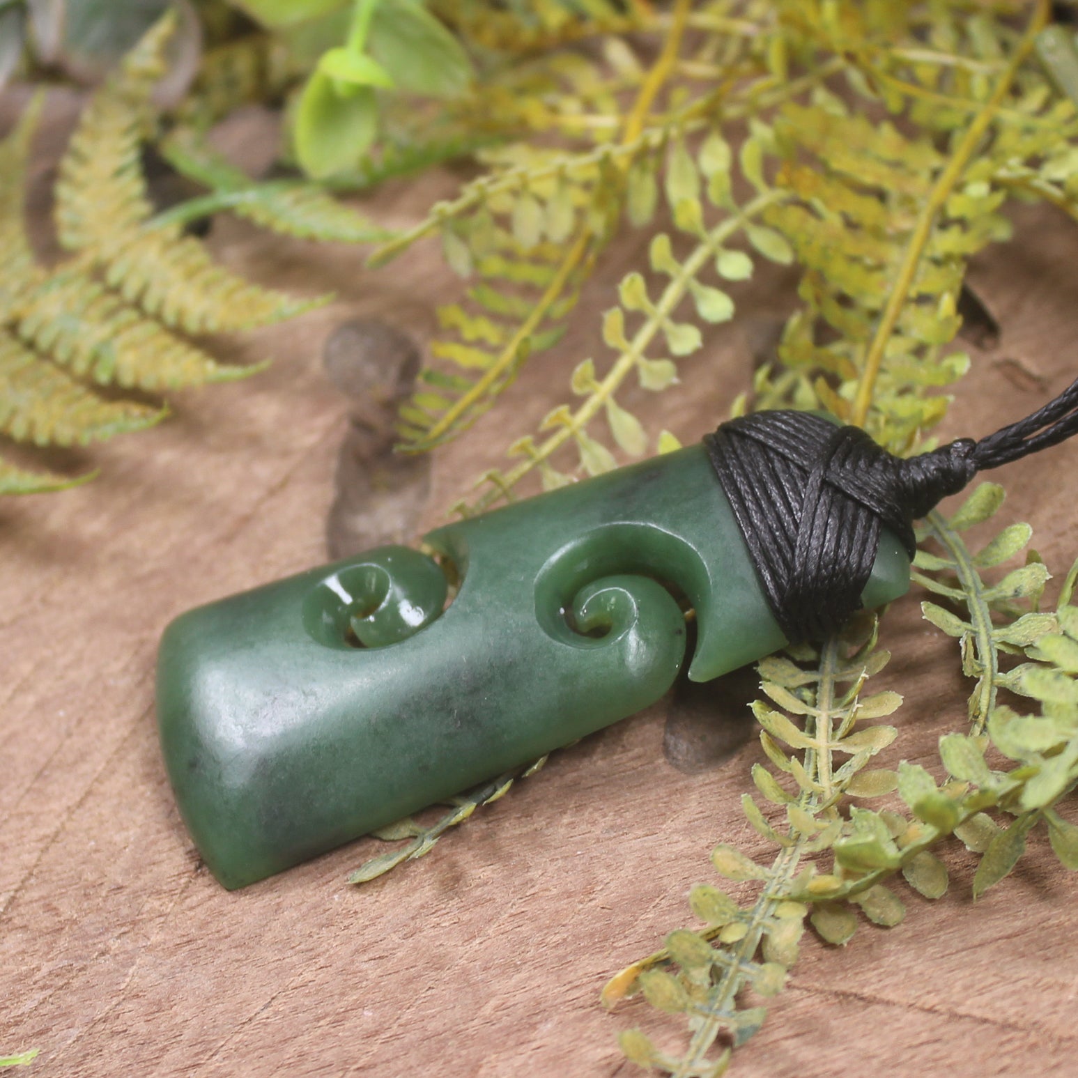 Kawakawa Pounamu Toki with Koru