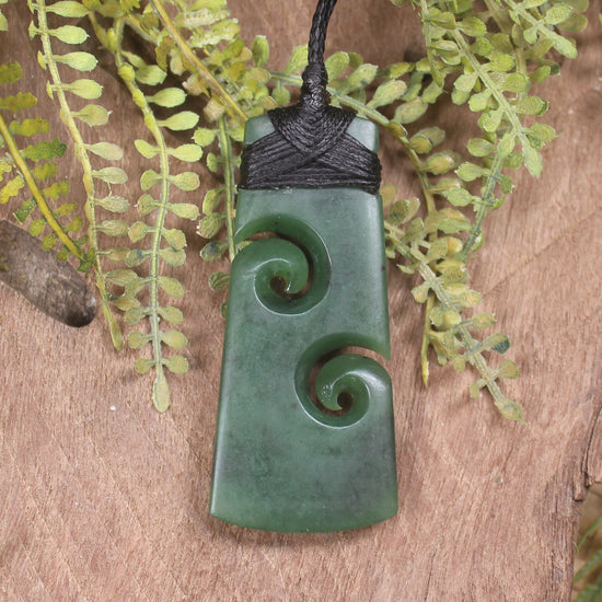 Kawakawa Pounamu Toki with Koru
