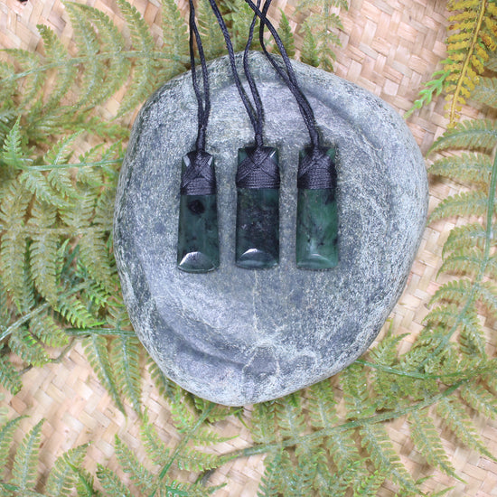 Toki or Adze Pendant carved from Hapopo Pounamu - NZ Greenstone