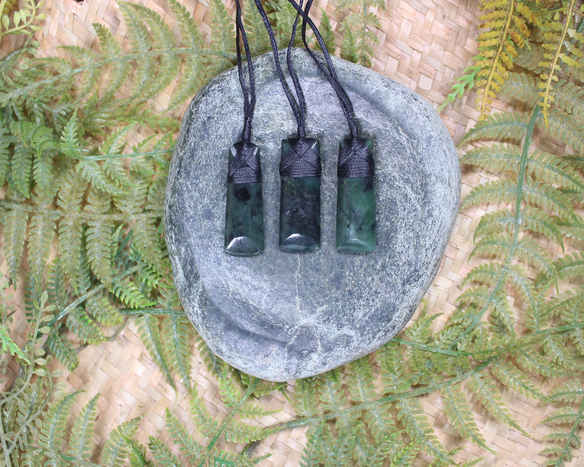 Toki or Adze Pendant carved from Hapopo Pounamu - NZ Greenstone