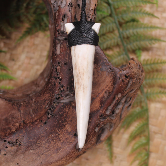 Niho carved from Deer Antler