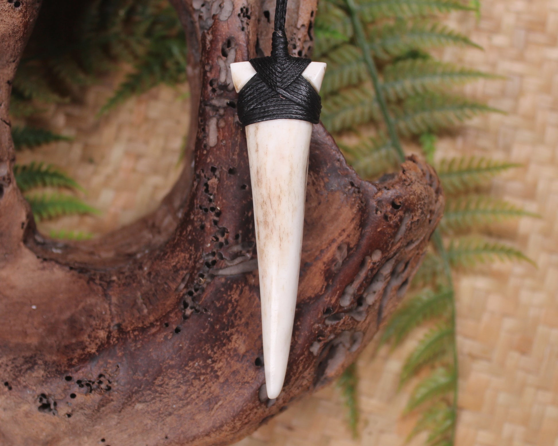 Niho carved from Deer Antler