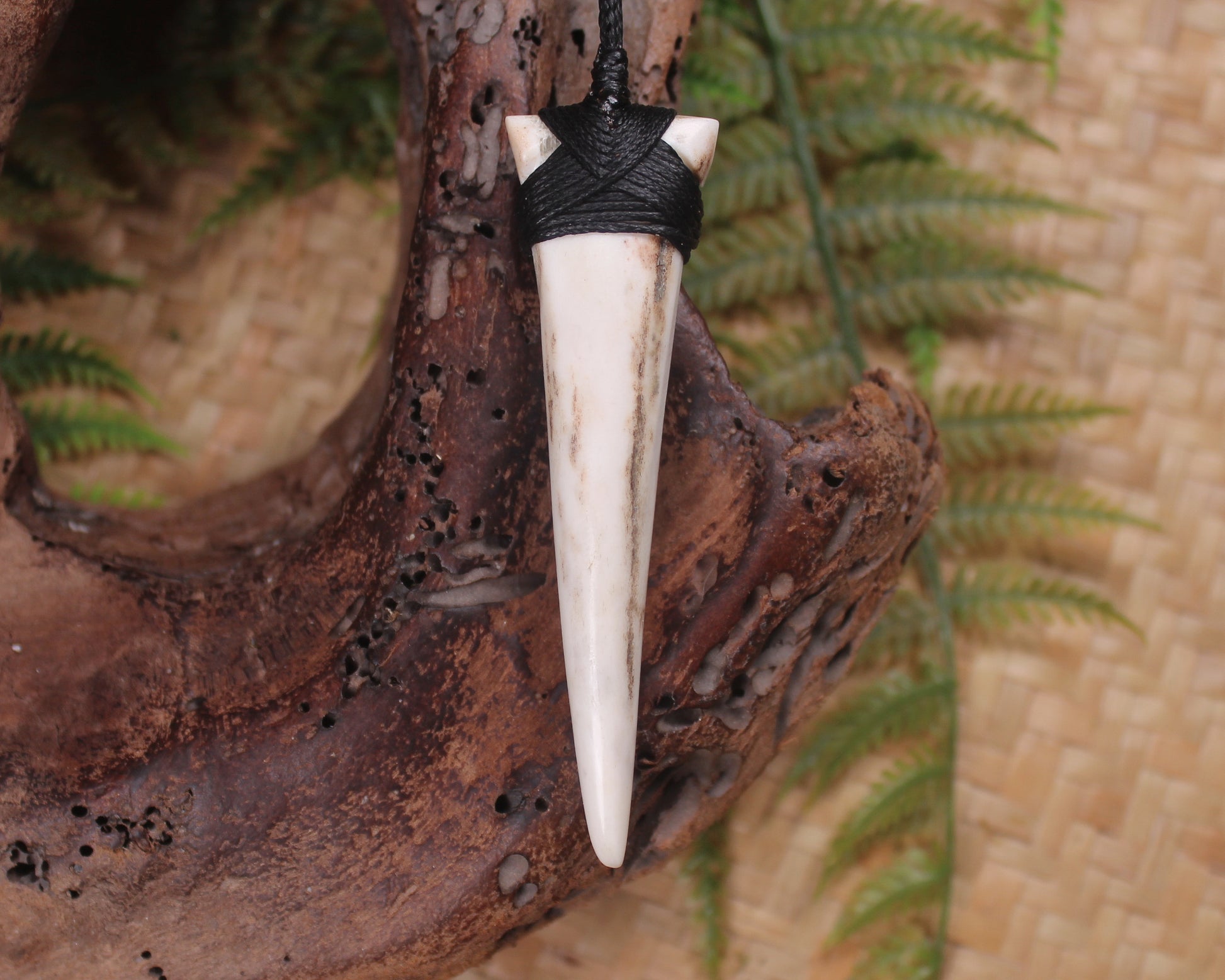 Niho carved from Deer Antler