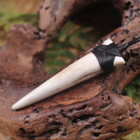 Niho carved from Deer Antler