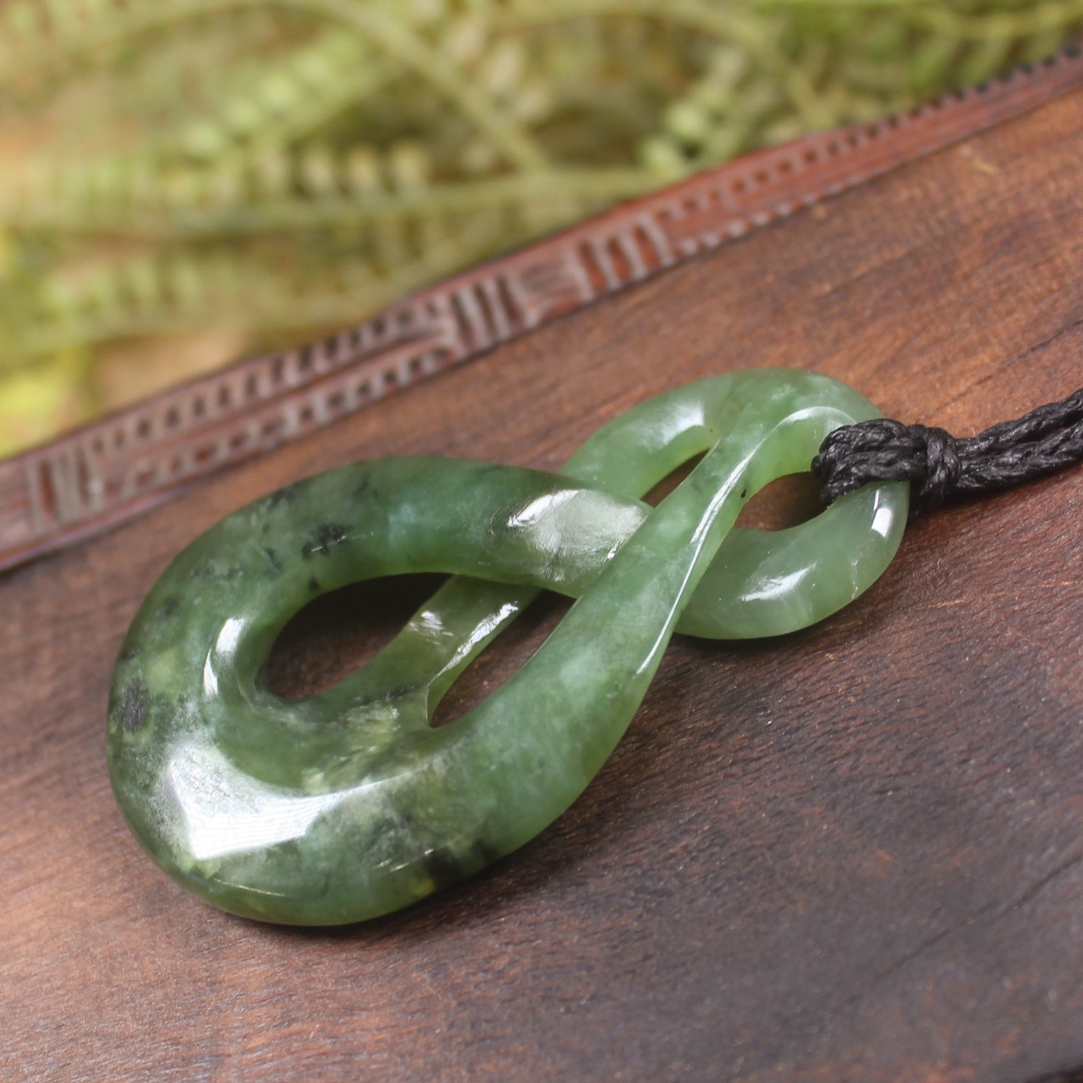 Rimu Pounamu Twist pendant - NZ Greenstone