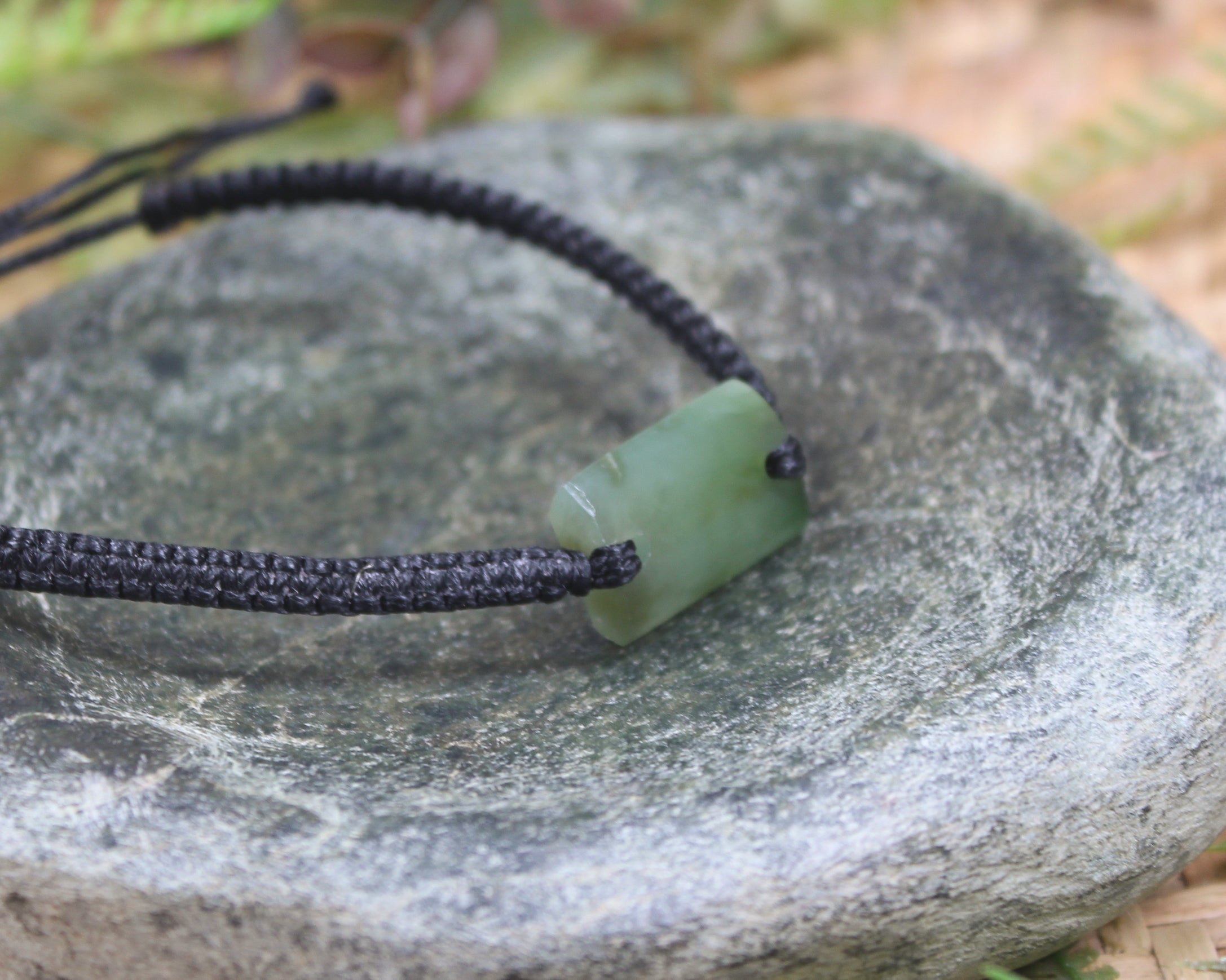 Adjustable cord bracelet with Inanga Pounamu