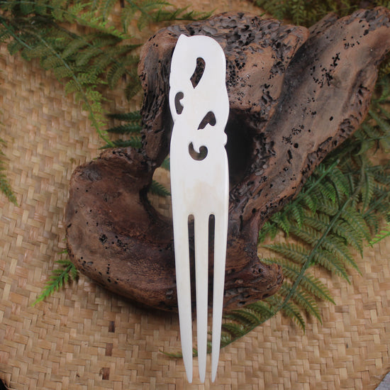Bone Heru with Manaia 