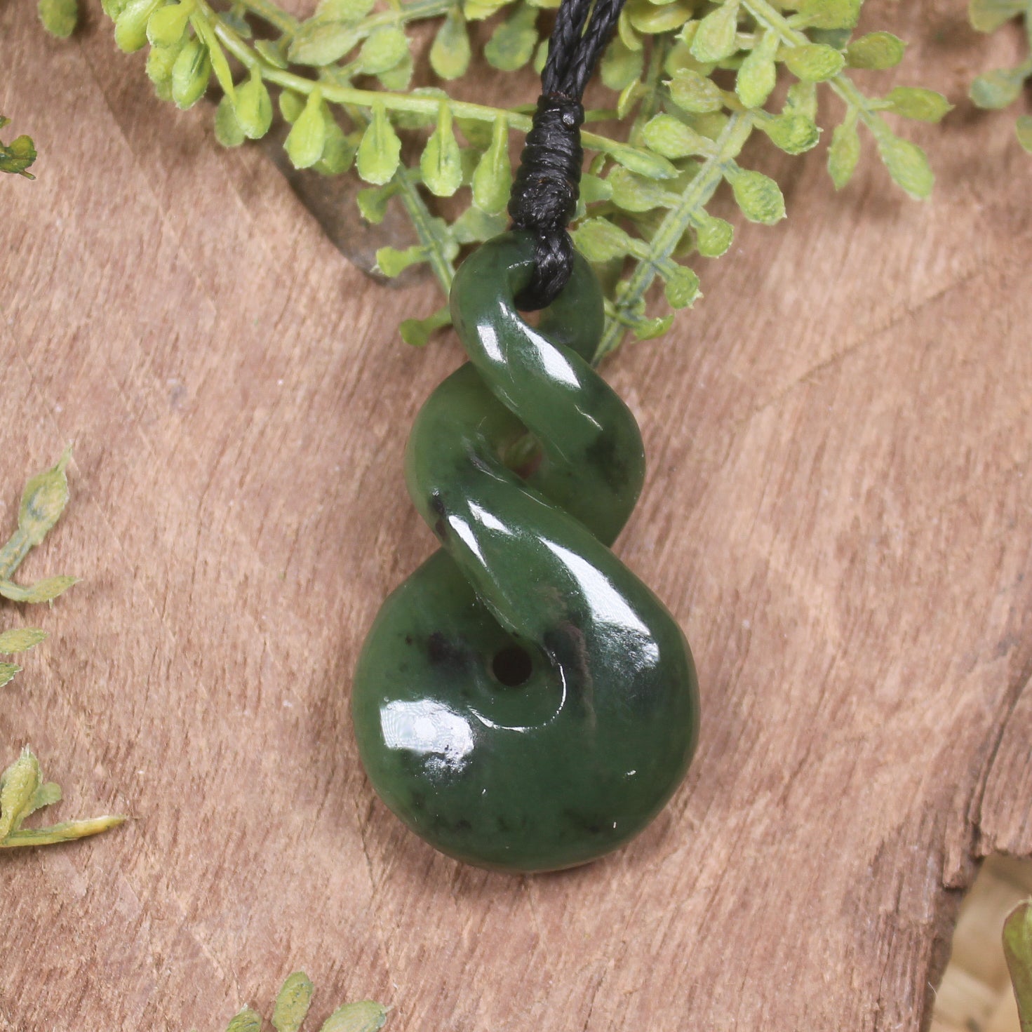 Twist or Pikorua carved from Hapopo Pounamu - NZ Greenstone