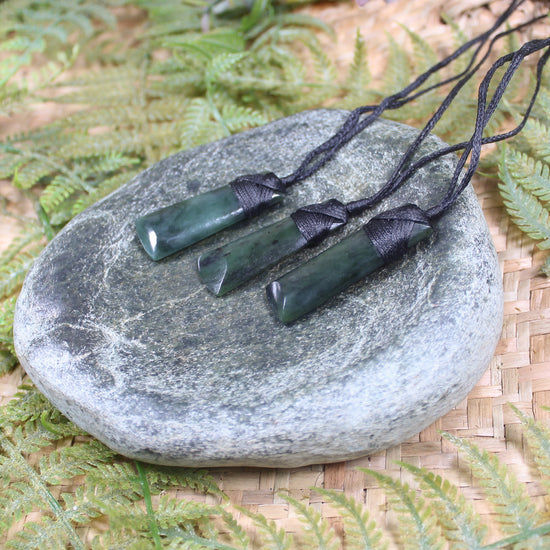Toki or Adze Pendant carved from Hapopo Pounamu - NZ Greenstone