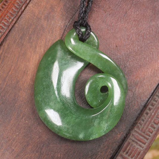 Twist or Pikorua carved from Kawakawa Pounamu - NZ Greenstone