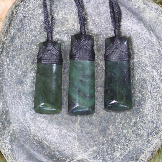 Toki or Adze Pendant carved from Rimu Pounamu - NZ Greenstone
