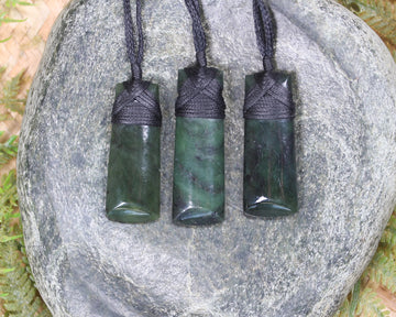 Toki or Adze Pendant carved from Rimu Pounamu - NZ Greenstone