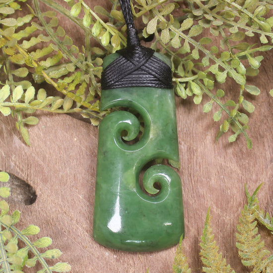 Toki with Koru pounamu pendant - NZ Greenstone