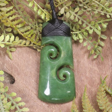 Toki with Koru pounamu pendant - NZ Greenstone