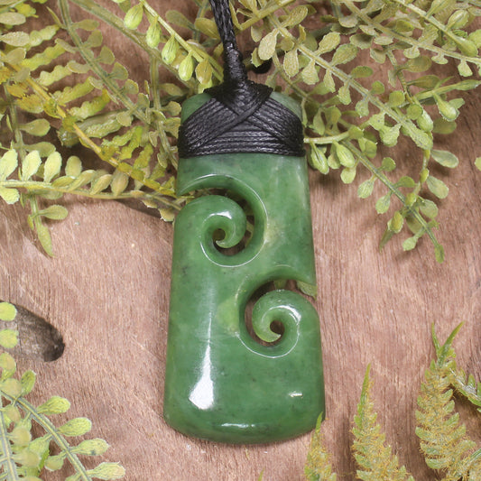 Toki with Koru pounamu pendant - NZ Greenstone