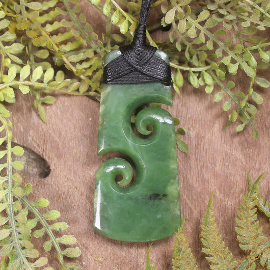 Toki with Koru pounamu pendant - NZ Greenstone